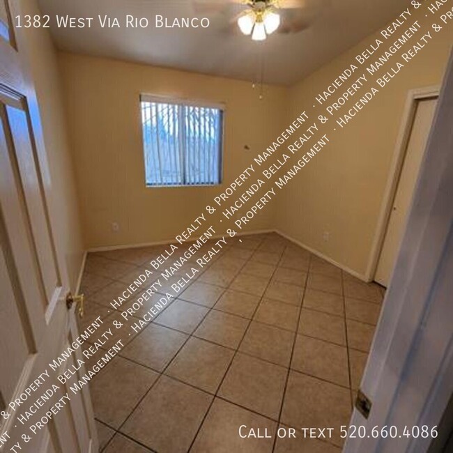 Building Photo - 1382 W Via Rio Blanco