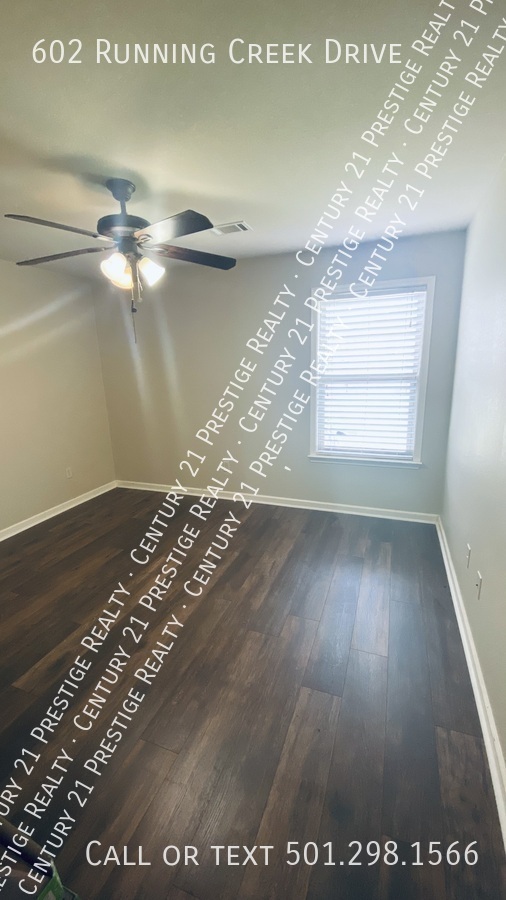 Foto del edificio - 602 Running Creek Dr