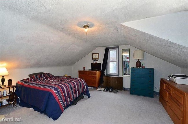 Building Photo - 72 S 14th St