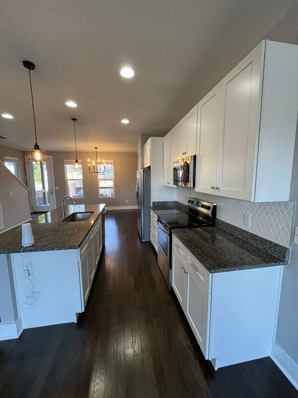 Foto del edificio - 227A Hillcrest Dr