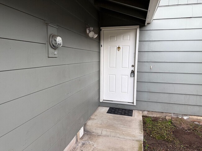 Foto del edificio - Updated 2 bedroom, 1 bath with garage!