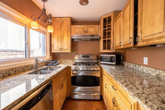Building Photo - 405 Albemarle St