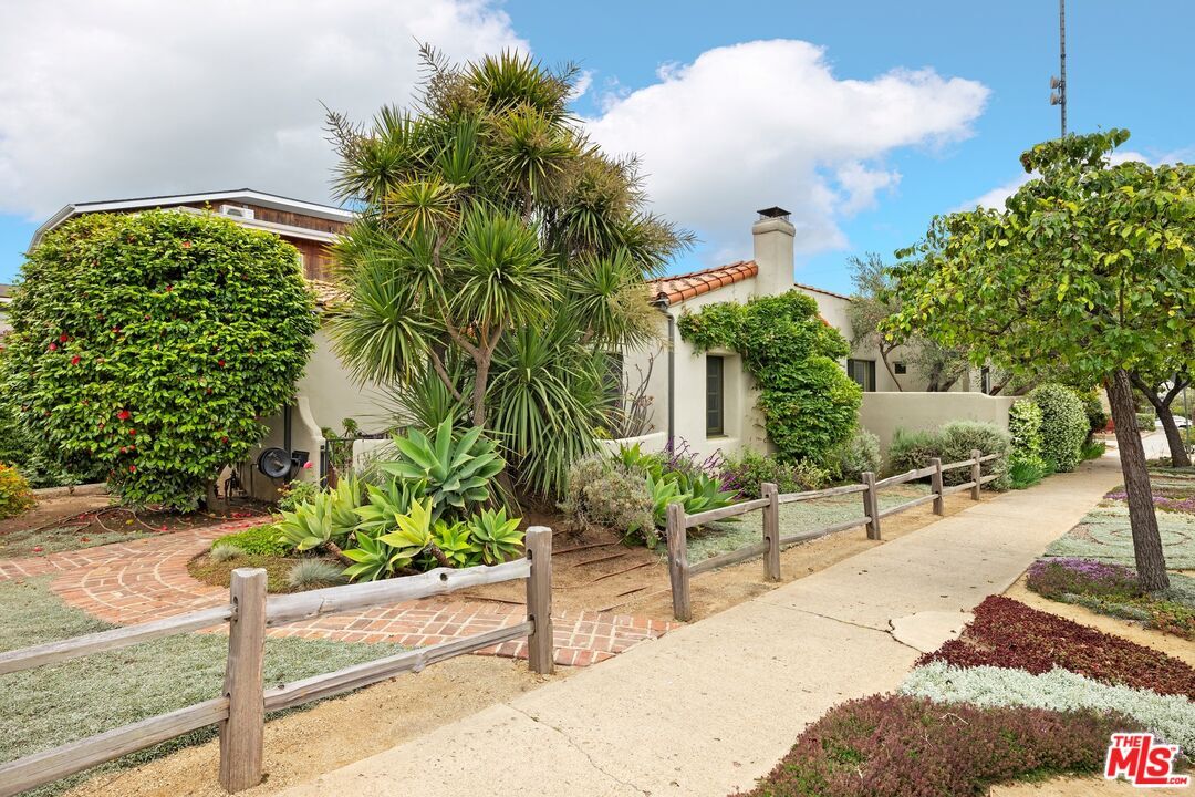 Primary Photo - 879 Fiske Street