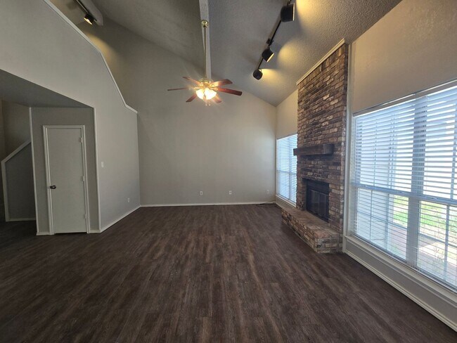 Foto del edificio - Awesome 2-Story 2/2/2 Townhouse in Southwe...