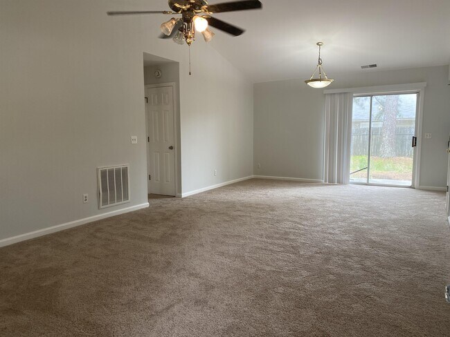Foto del edificio - 57 Blacksmith Cir