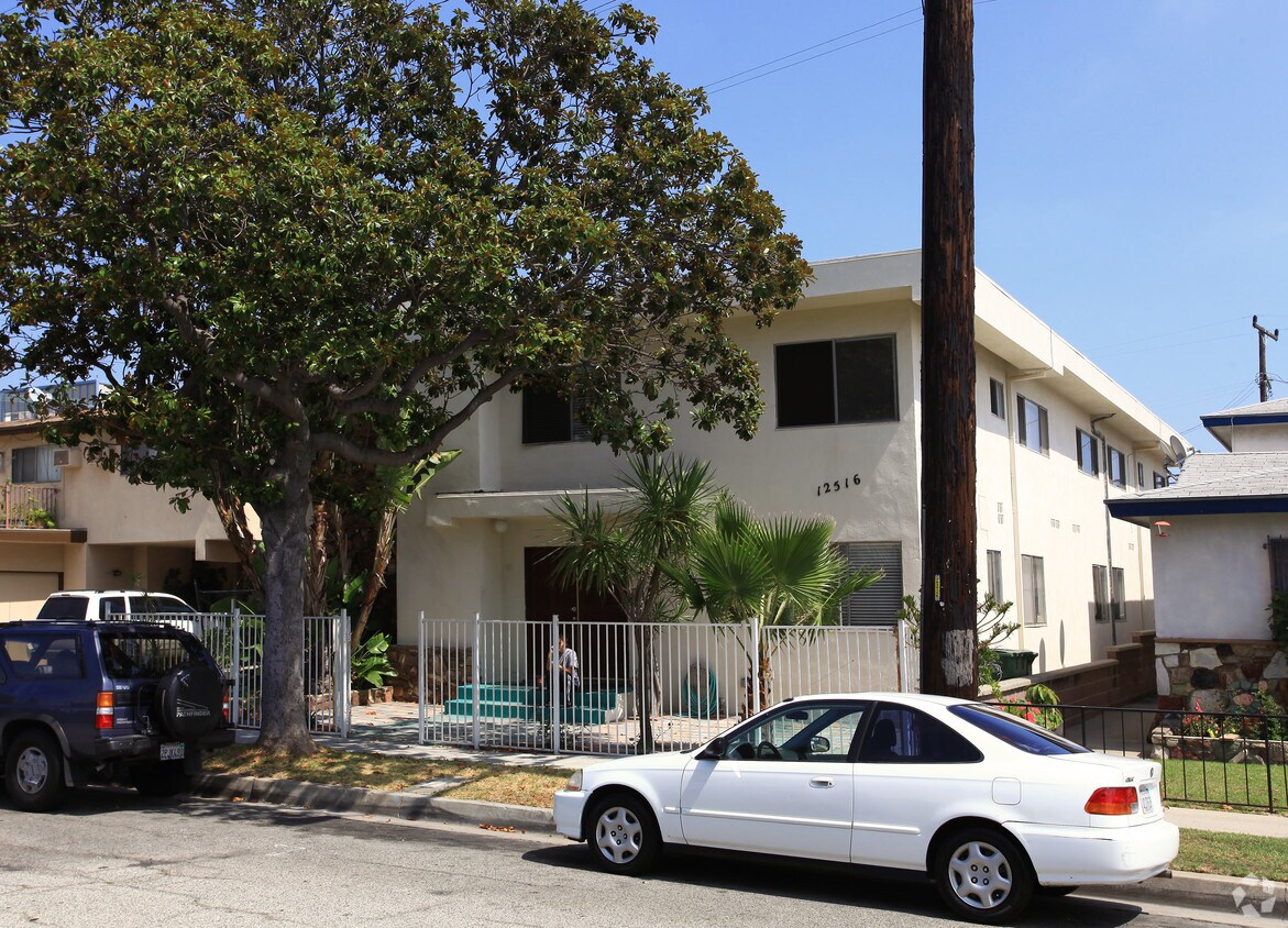 Building Photo - 12516 Doty Ave