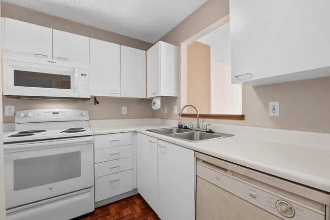 Foto del edificio - 170 Hawkins Ln