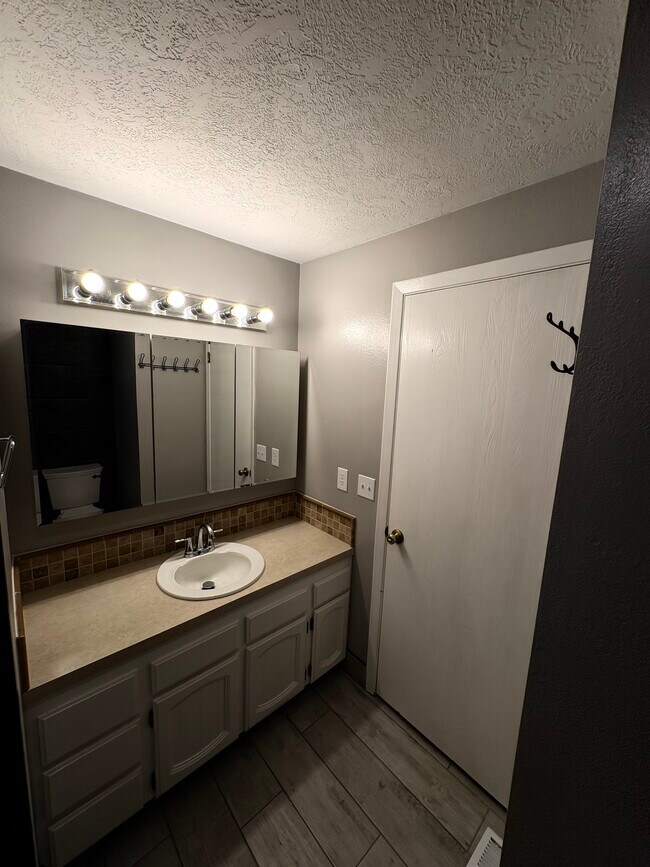 Foto del edificio - 1405 E Bergeson St