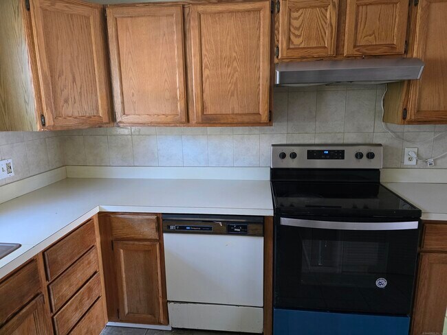 Building Photo - 88 Hillside Ave