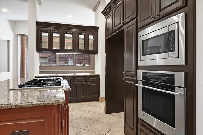 Foto del edificio - 6223 Duke Trail Ln