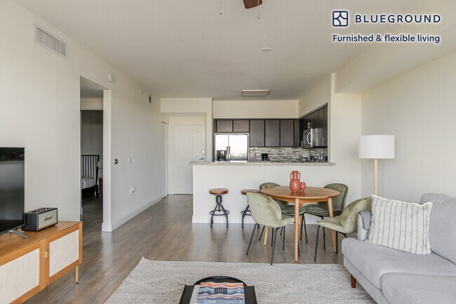 Building Photo - 987 SW 37th Ave