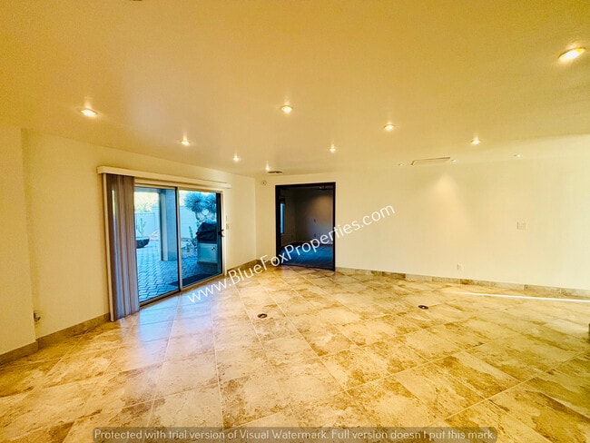 Building Photo - 8135 N Casas Way