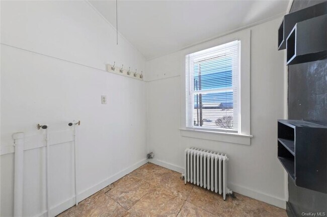 Building Photo - 730 NY-208