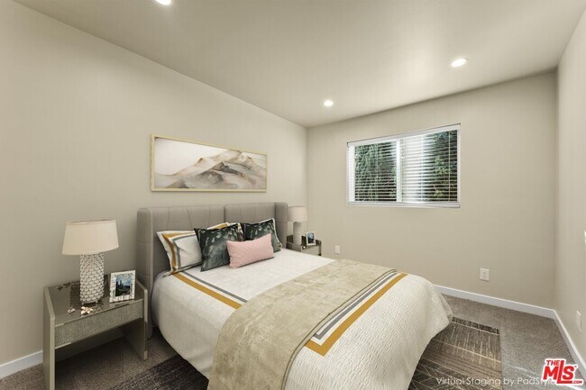 Foto del edificio - 5741 Simpson Ave