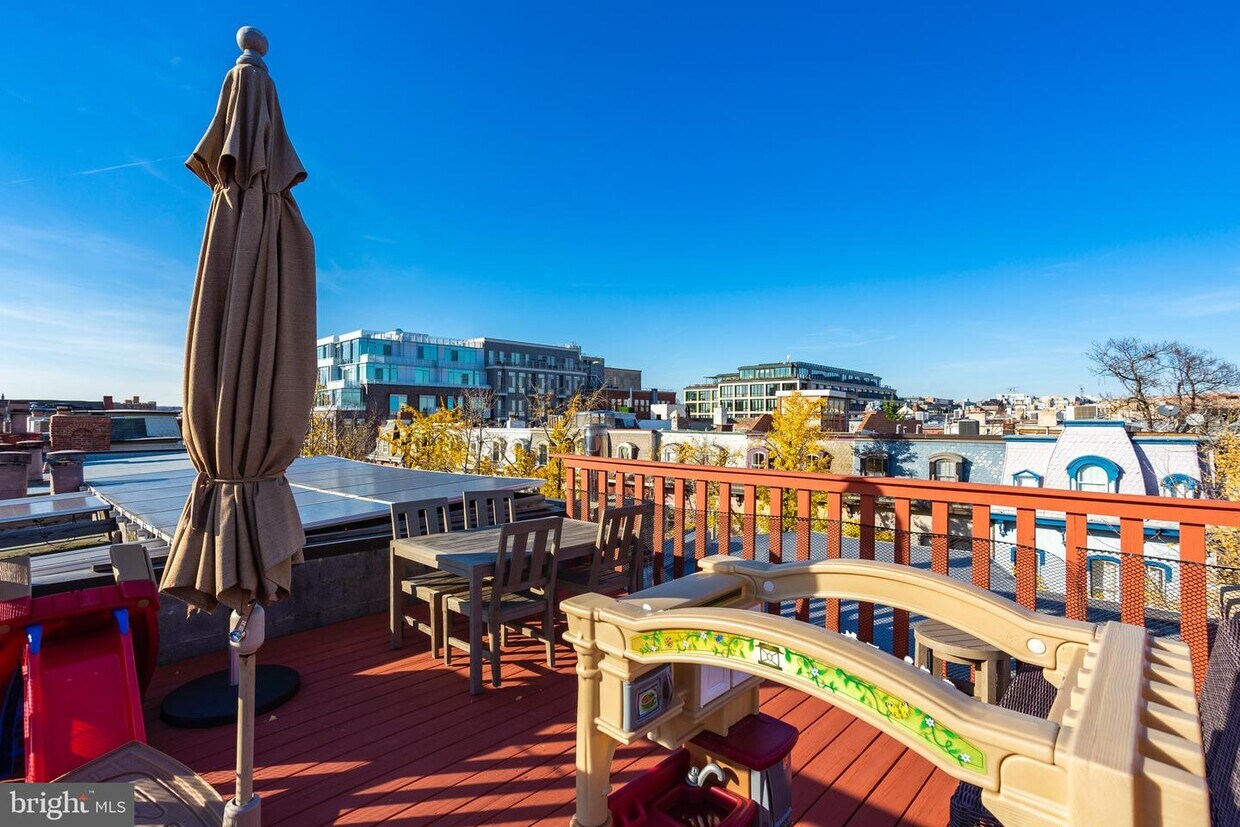 Foto principal - 1326 Corcoran St NW