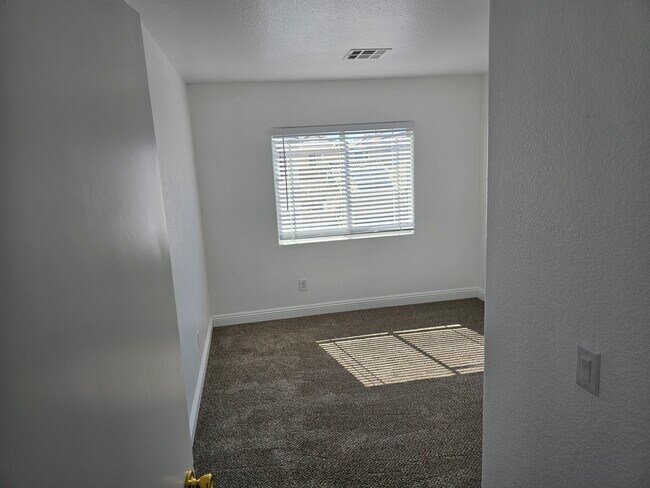 Building Photo - 2274 Canyon Glen Ct