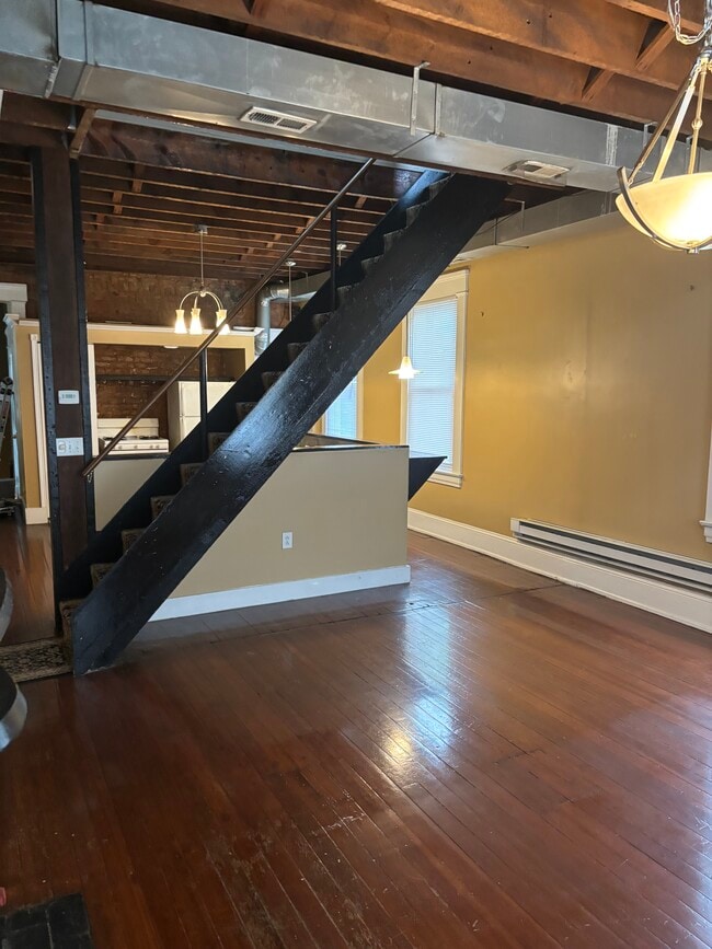 Building Photo - 414 Watkins St