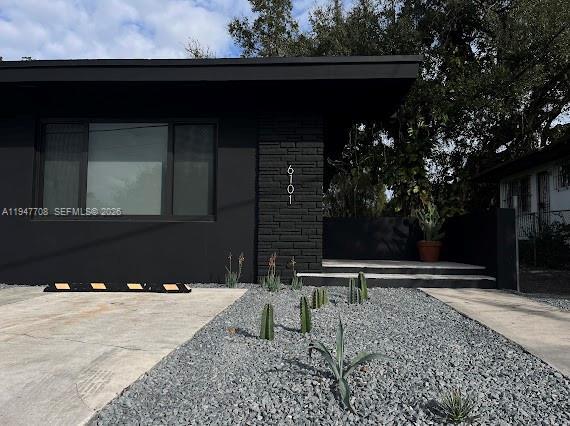 Building Photo - 6101 NE Miami Ct