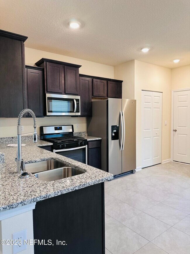 Foto del edificio - 74 Java Ln