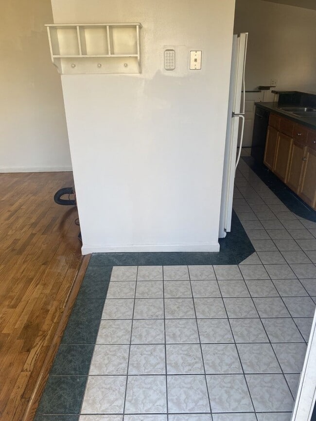 Building Photo - Cute with open floor plan, 3 bedroom, 1 ba...