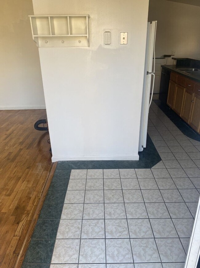 Foto del edificio - Cute with open floor plan, 3 bedroom, 1 bath Ranch with basement, freshly painted