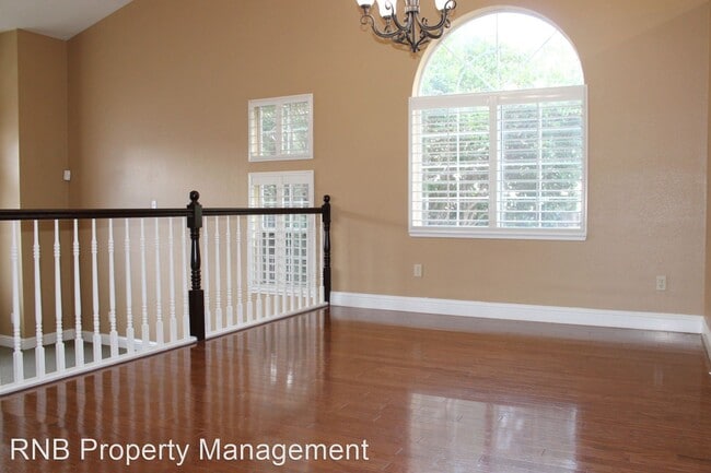 Building Photo - 4 br, 3 bath House - 2733 Field Court