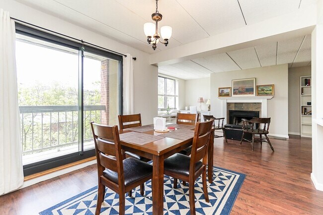 Foto del edificio - 85 Brainerd Rd