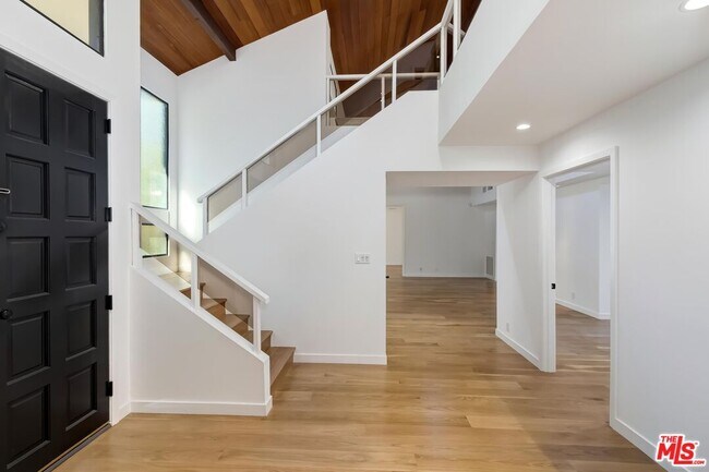 Foto del edificio - 612 N Elm Dr