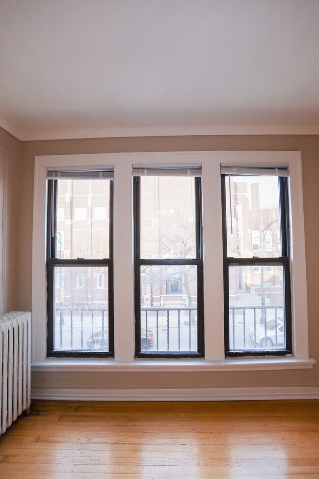 3353 W Eastwood Ave Unit 15, Chicago, IL 60625 Apartments in Chicago