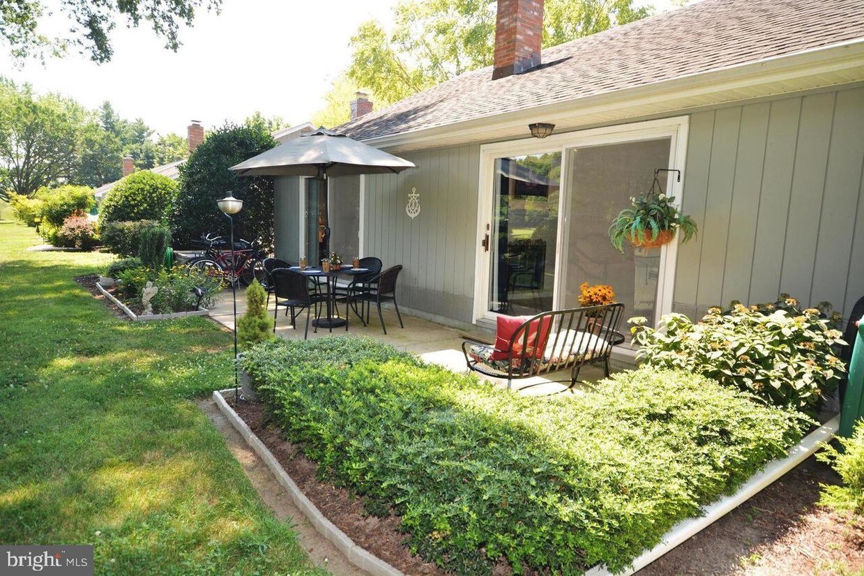 Building Photo - 24580 Deepwater Point Dr