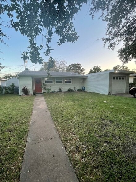 Building Photo - 119 Albacore Ave