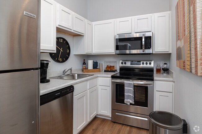 2BR, 2BA - 613SF - Kitchen - Razz on Berry Apartments