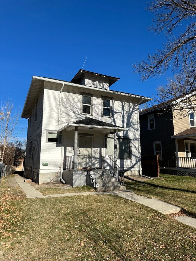 Building Photo - 419 5th Ave N