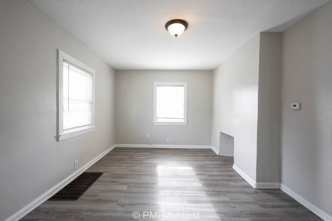 Building Photo - 1415 W Pruitt St