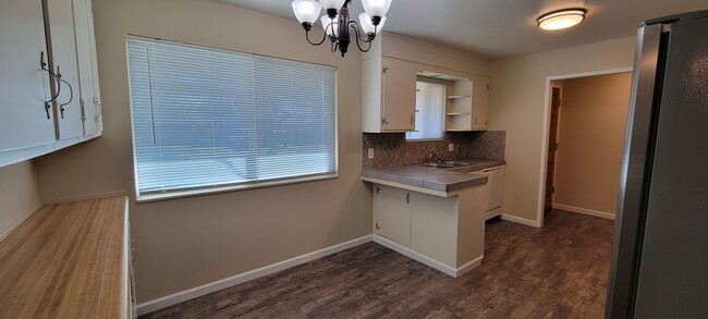 Building Photo - Cute 3 Bedroom Home On Irwin Rd