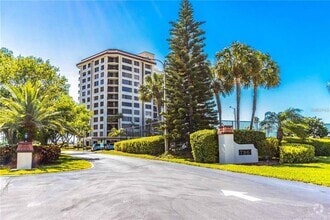 Building Photo - 736 Island Way