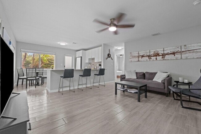 Foto del edificio - 1007 NE 9th Ct