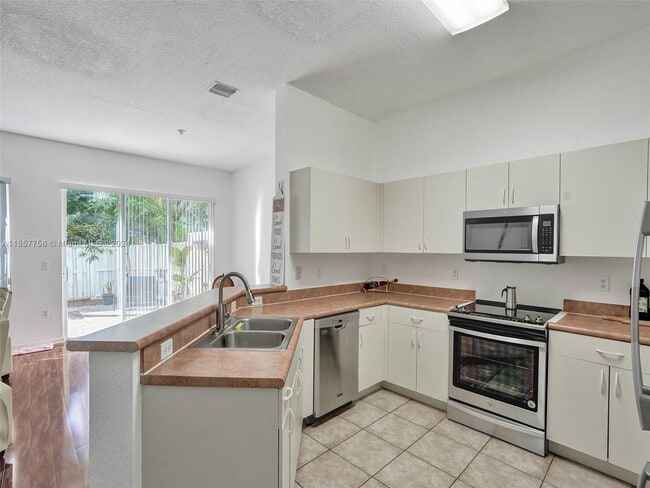 Building Photo - 12482 SW 44th Ct