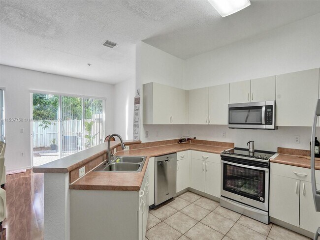 Foto del edificio - 12482 SW 44th Ct