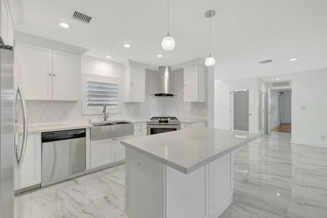 Photo - 2612 NE 5th St House