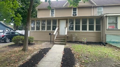 Building Photo - 409 E Maple Ave