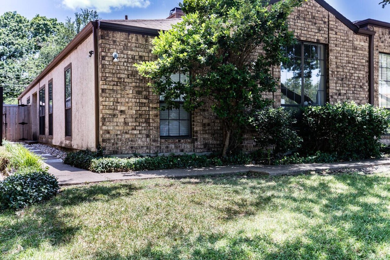 Foto principal - 3/2 Attached House in Wilshire Heights!