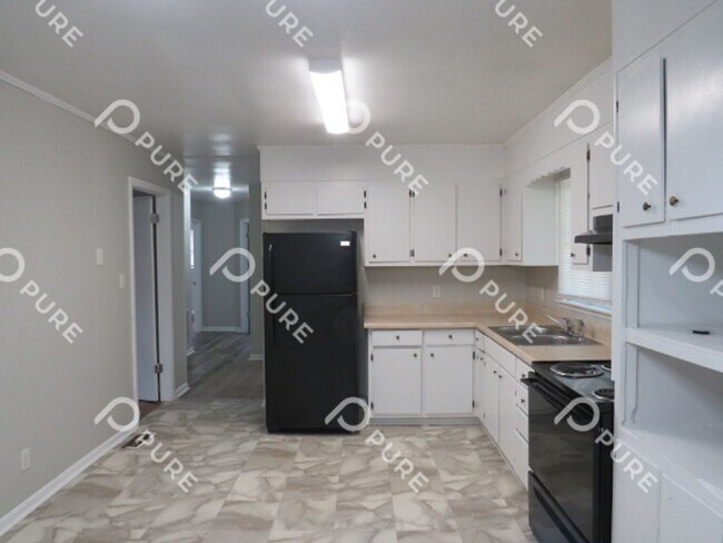 Building Photo - 2217 Linde St NW