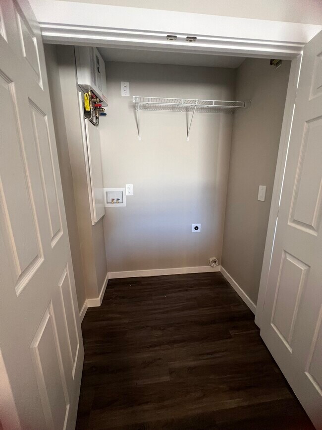 Building Photo - 444 Wood Ave