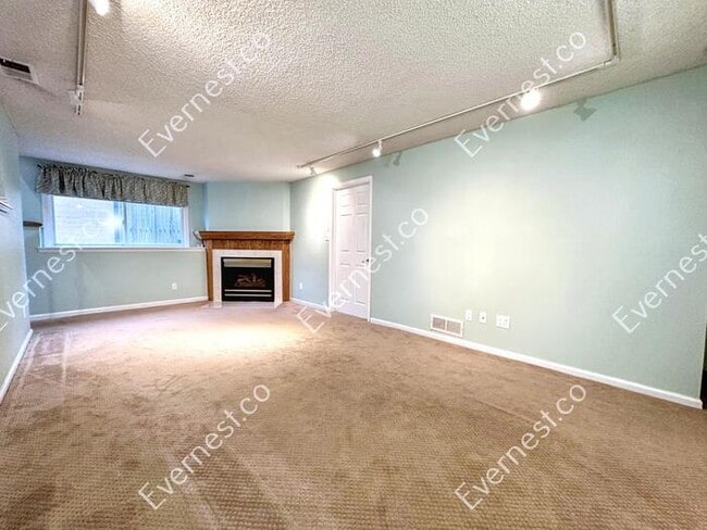 Building Photo - Charming 4-Bedroom Home with Spacious Layo...