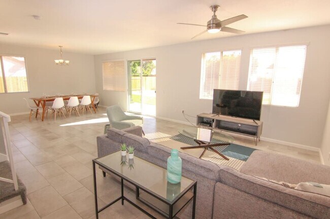 Building Photo - 78765 La Palma Dr