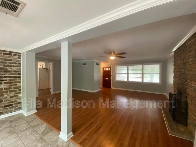 Building Photo - 228 Kensington Dr