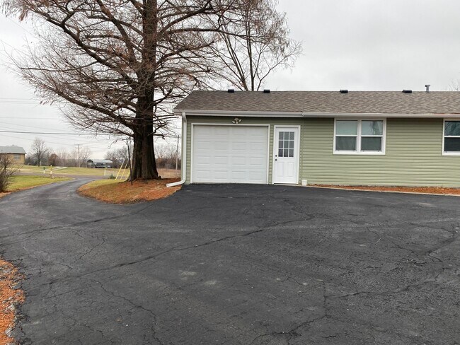 Building Photo - 6260 N Wagon Trail Rd