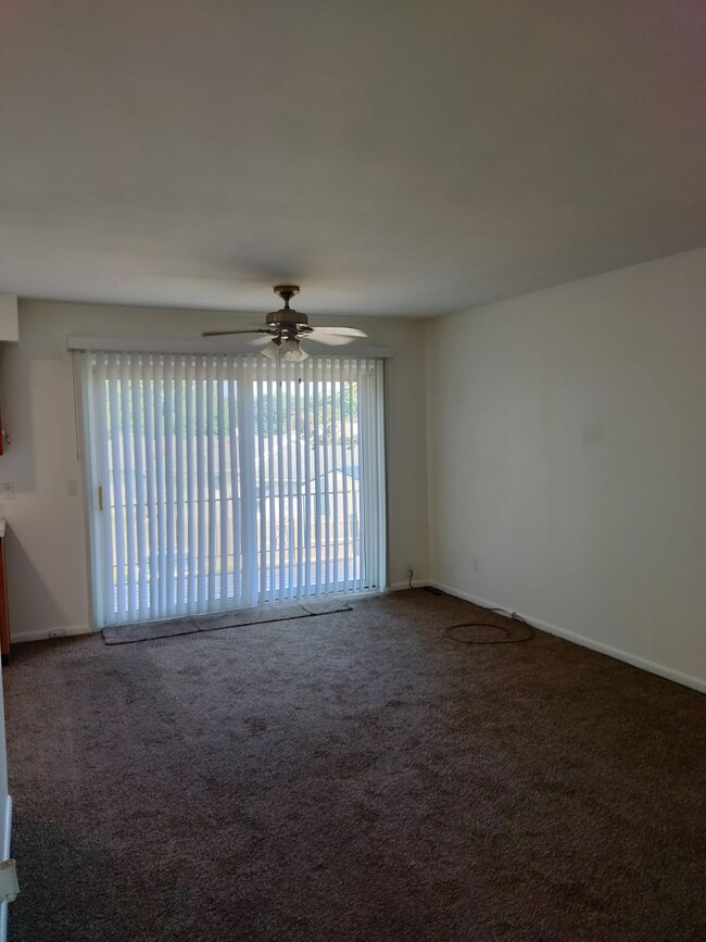 Building Photo - 3462 Ridgecliffe Dr