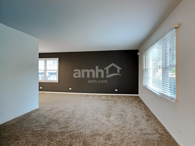 Building Photo - 5 Litchfield Court